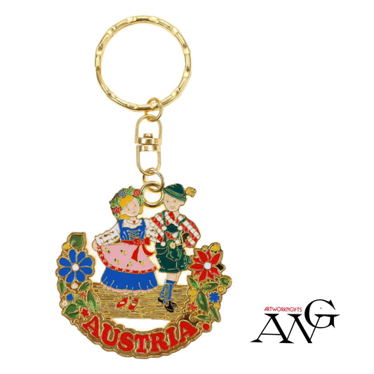 Schlüsselanhänger Metall gold "Austria" mit Trachtenpaar