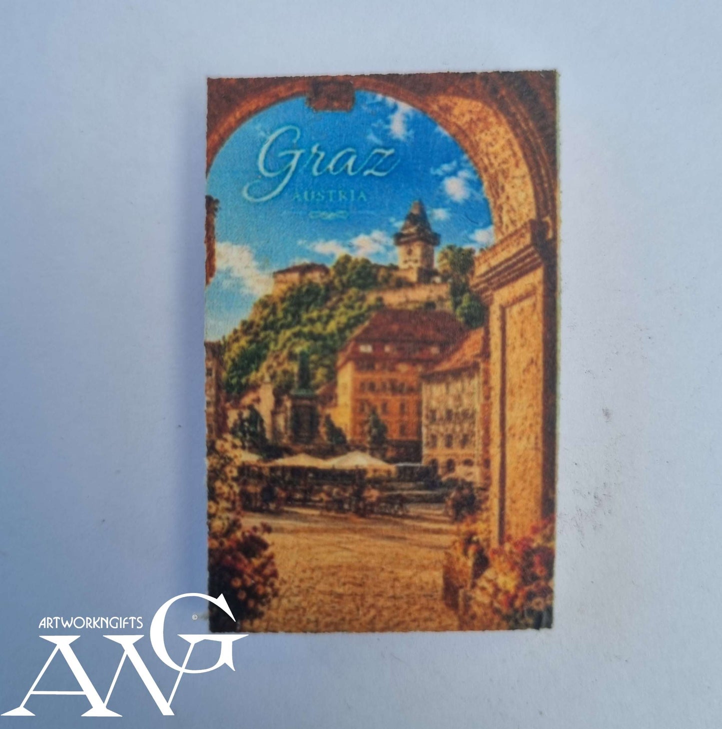 Handgefertigtes österreichisches Souvenir: Graz Hauptplatz, PVC-, Kühlschrankmagnet -HD-UV-Bilder, wasserfest, Größe 44,2 x 27,2 x 3 mm